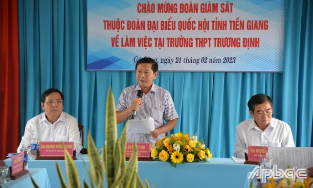 ĐOÀN ĐBQH TỈNH TIỀN GIANG GIÁM SÁT VIỆC ĐỔI MỚI CHƯƠNG TRÌNH, SGK TẠI TRƯỜNG THPT TRƯƠNG ĐỊNH